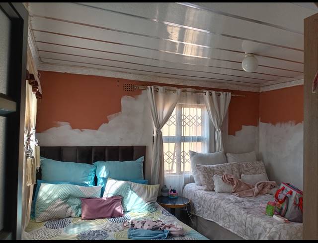 4 BEDROOM HOUSE FOR SALE IN UMLAZI L